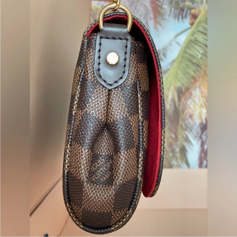 LOUIS VUITTON FAVORITE